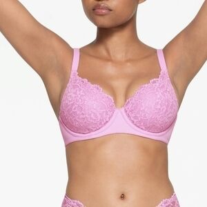 SKIMS Pink Lace Bra